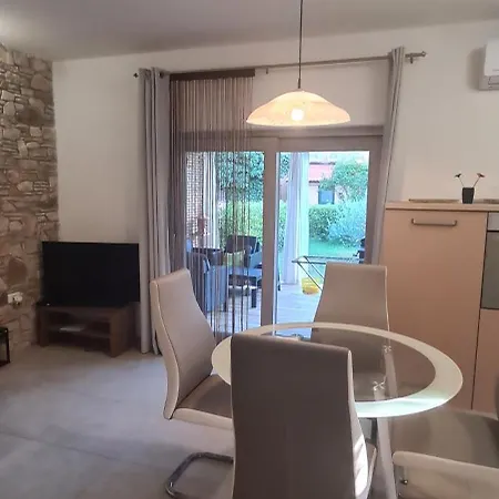 Matteo Kuca Za Odmor Pula