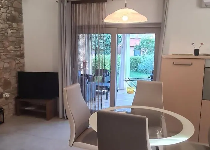 Matteo Kuca Za Odmor Πούλα